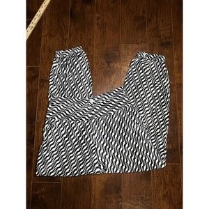 By Anthropologie Boho Black/Cream Pattered parachute styled pants size 4